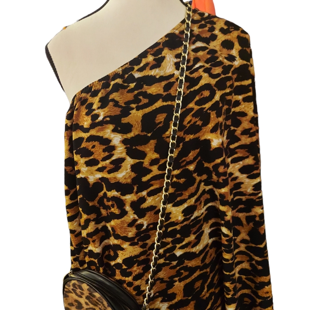 LEOPARD PRINT OFF THE SHOULDER TOP - Picture 2 of 12